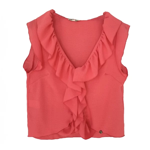 Blusa coral con volante alrededor de cuello y a lo largo del frontal