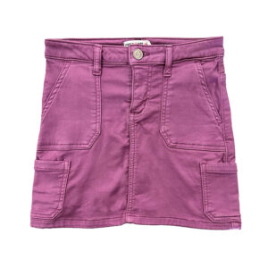 falda corta cargo rosa con cierre de cremallera y botón en cintura
