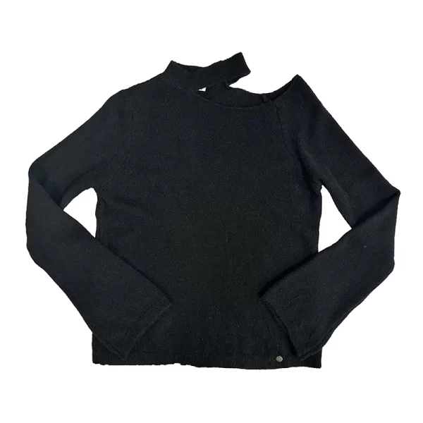 Jersey asimétrico con un hombro descubierto, cuello choker y mangas ligeramente acampanadas.