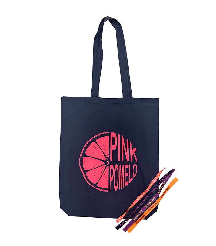 tote bag azul con print rosa fluor y 4 pulseras personalizadas pink pomelo